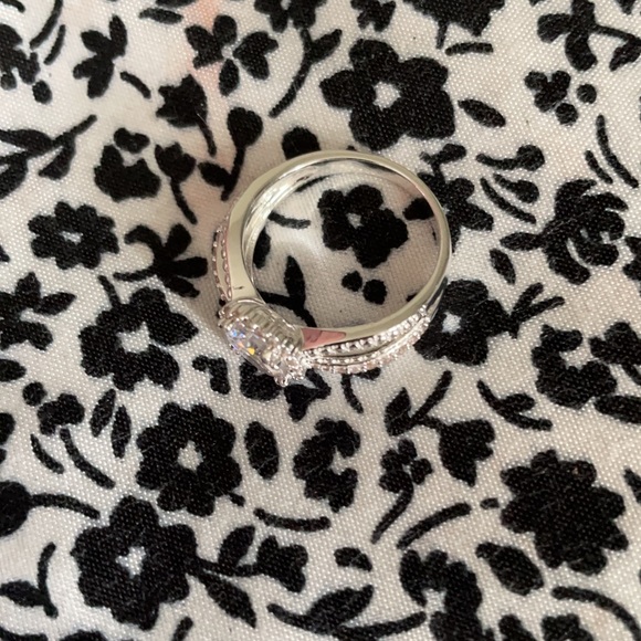 1.5k Diamond Engagement Ring; Platinum Gold - Picture 5 of 8